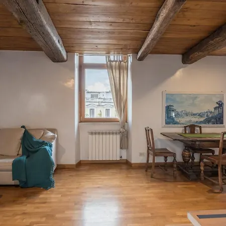Cozy Wooden Apt In Piazza Navona *