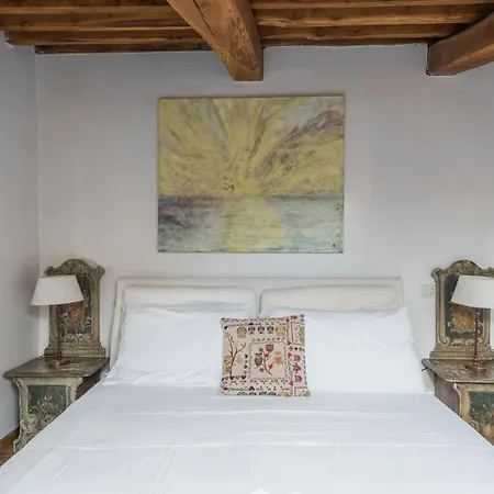 Apartment Cozy Wooden Apt In Piazza Navona