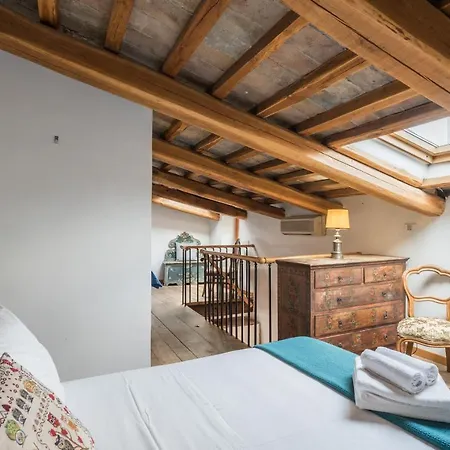 Cozy Wooden Apt In Piazza Navona Rome
