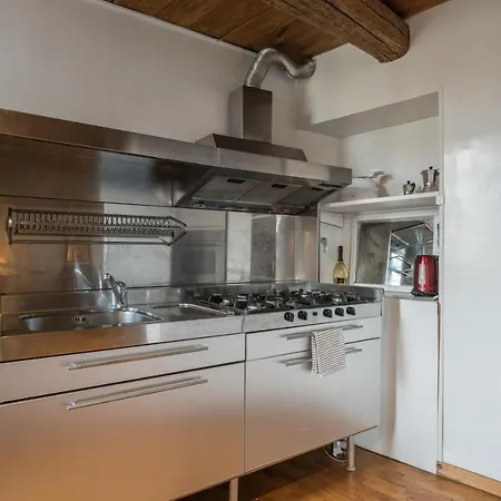 Apartment Cozy Wooden Apt In Piazza Navona Rome