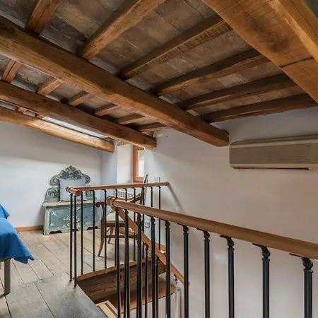 Cozy Wooden Apt In Piazza Navona Rome