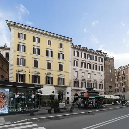 Apartment Cozy Wooden Apt In Piazza Navona Rome