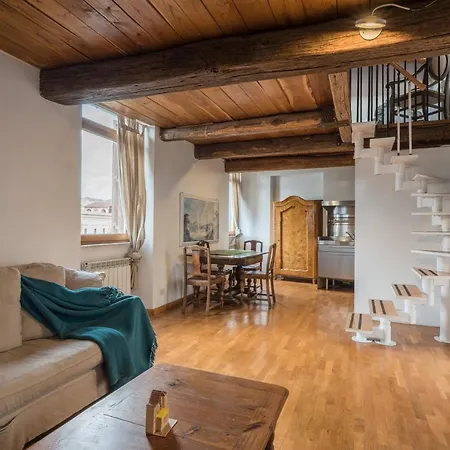 Cozy Wooden In Piazza Navona アパート ローマ