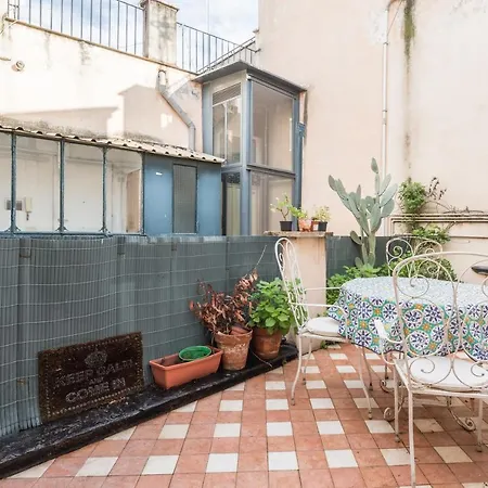 Cozy Wooden In Piazza Navona アパート