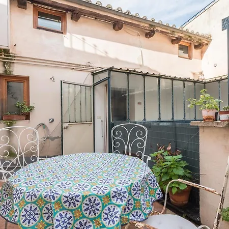 Cozy Wooden Apt In Piazza Navona *