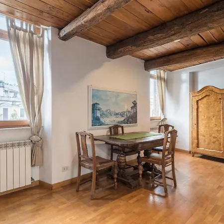 Cozy Wooden In Piazza Navona * ローマ